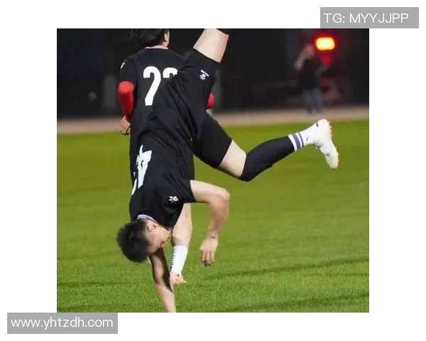 足球明星精彩滑腿动作视频集锦展现绝妙技巧与风采