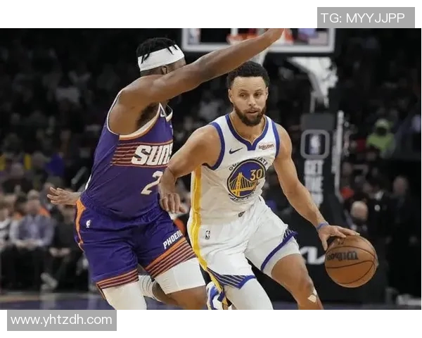 快船与勇士激战回顾12月24日精彩比赛录像全景解析